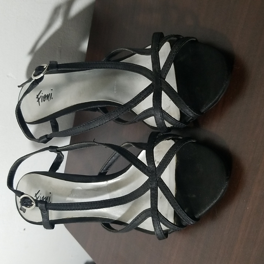 Shoe
